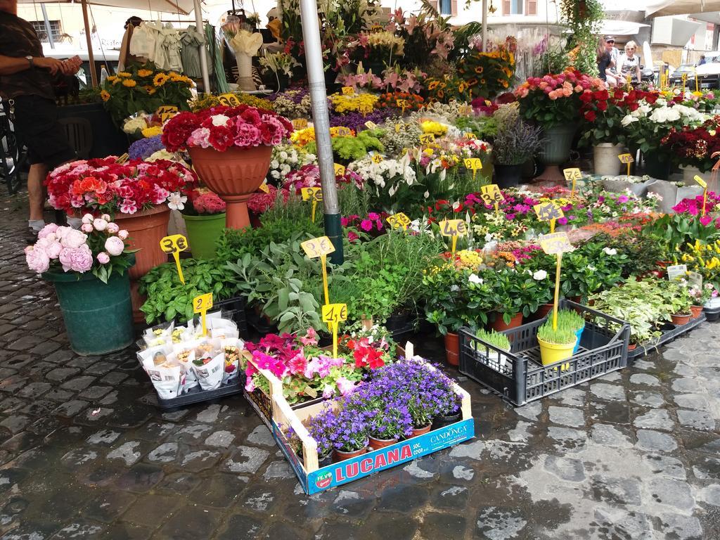 Апартаменты Campofiori Рим Экстерьер фото